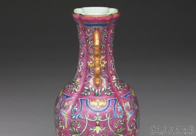 图片[3]-Four-petal-shaped vase in yang-ts’ai enamels with incised pattern of flower brocade 1741 (Ch’ien-lung reign)-China Archive